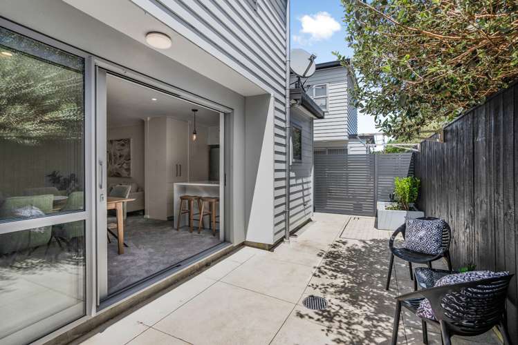 10 Lucern Lane Petone_7