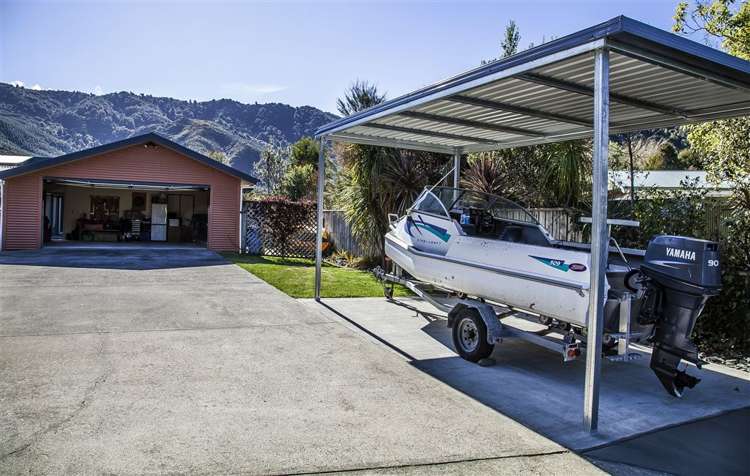 6a Lady Cobham Grove Anakiwa and Surrounds_8