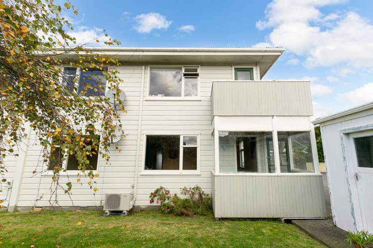 2/139 Queens Drive Lyall Bay_1