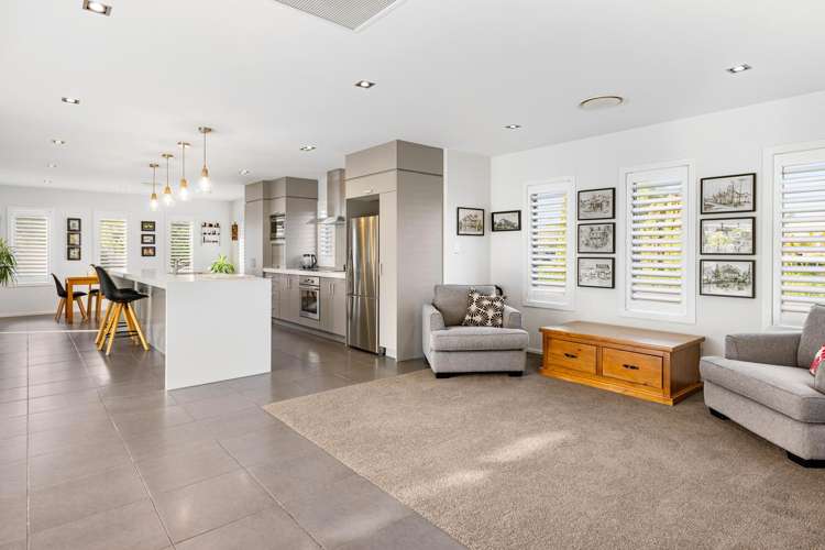 2 Lamia Grove Papamoa_12