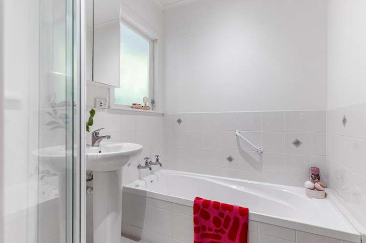 26 Collier Avenue Karori_14