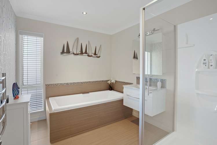 4 Barnsley Crescent West Melton_21