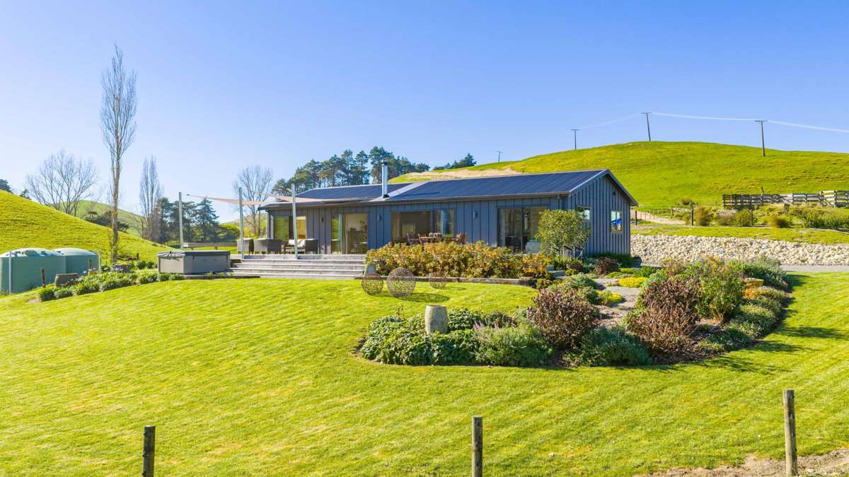 75 Pourerere Road_0