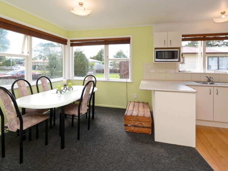 62 Southsea Crescent Silverdale_5