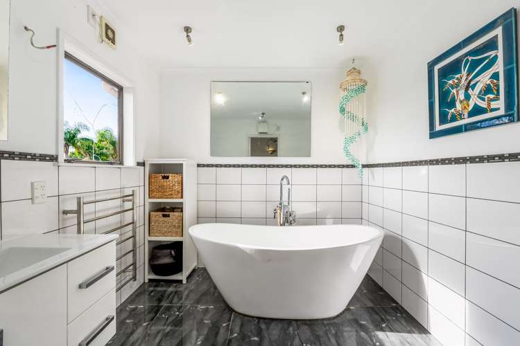 1/1 Sharon Road Browns Bay_19