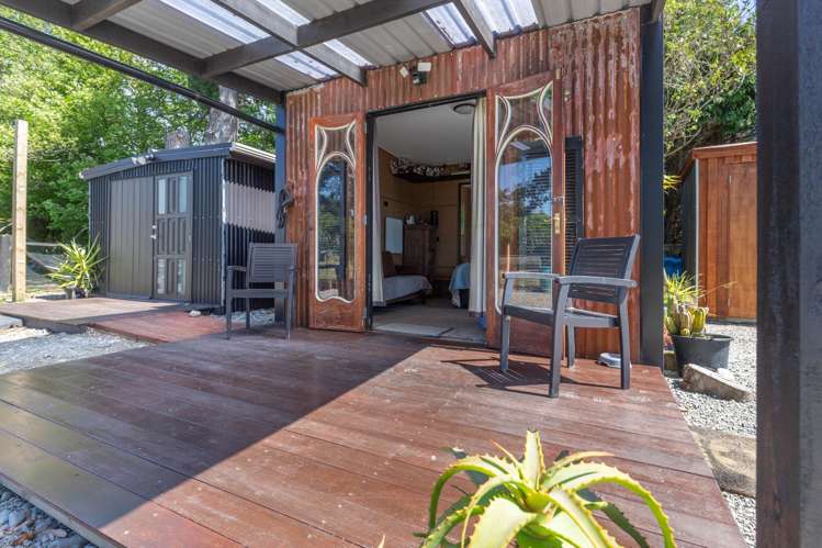 Pandora Avenue Camerons_1