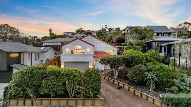 Stylish Family Living - Superb Indoor-Outdoor Flow