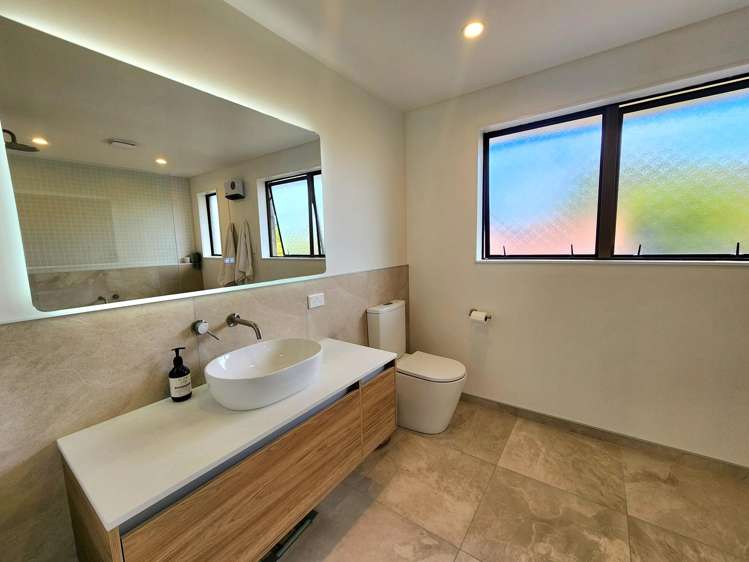 10 Gilbert Road Paroa_12