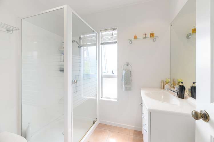 2/87a Kowhai Road Mairangi Bay_11