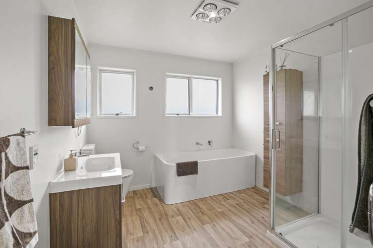 3 La Salle Drive Westown_14