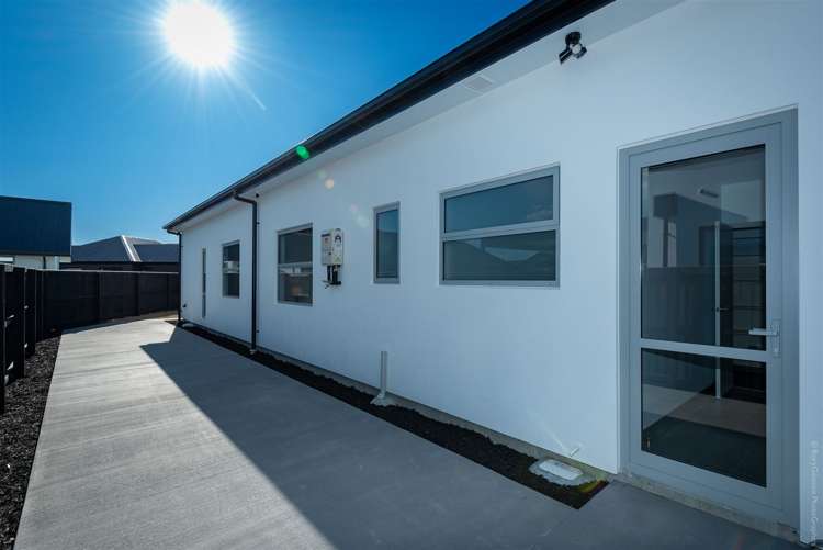 35 Candlesticks Crescent Lincoln_20