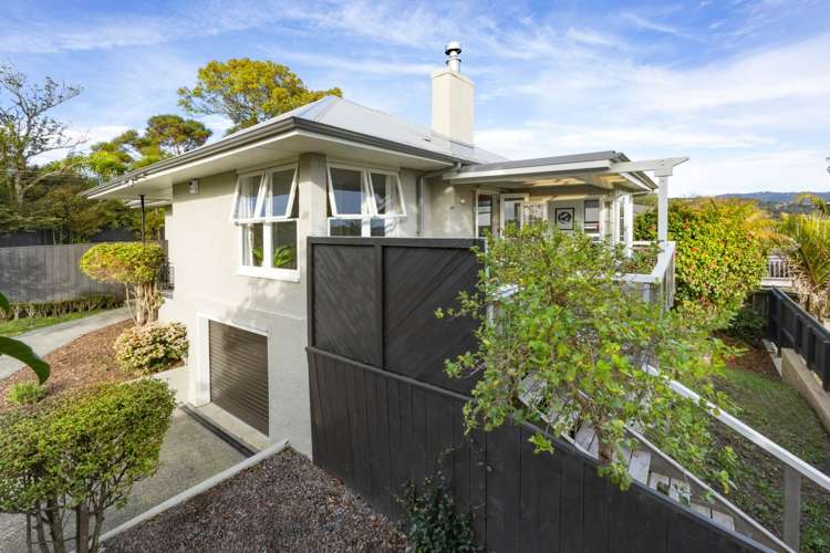 2 Deane Avenue Titirangi_0