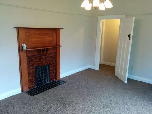 Spacious cosy flat with deck, views, storage