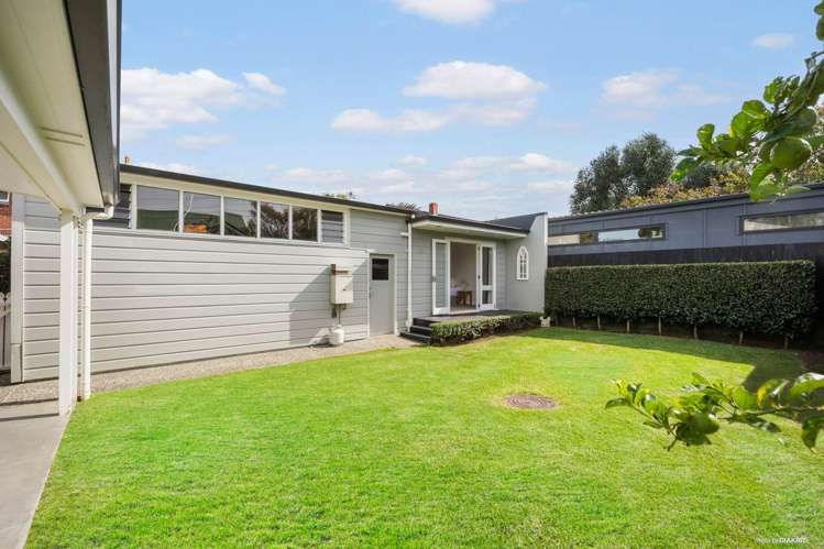 50 Main Highway Ellerslie_17