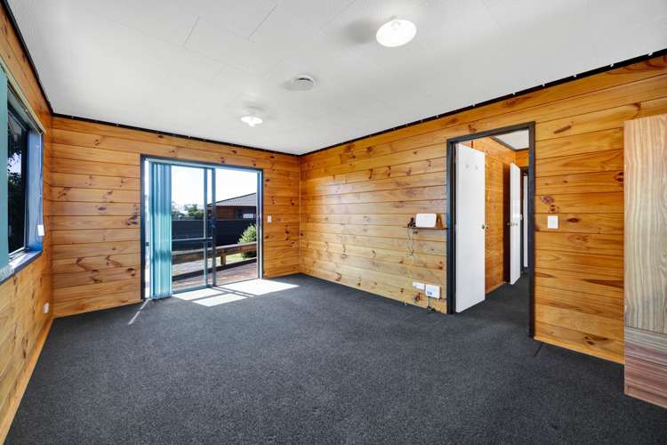 11 Heather Lea Hawera_15