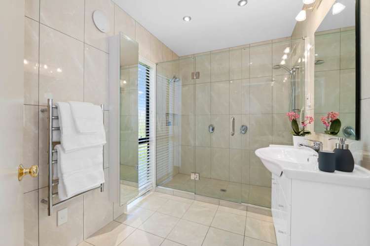 2/97 Beach Road Castor Bay_17