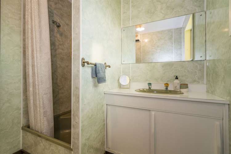 8 Patton Place Tairua_19