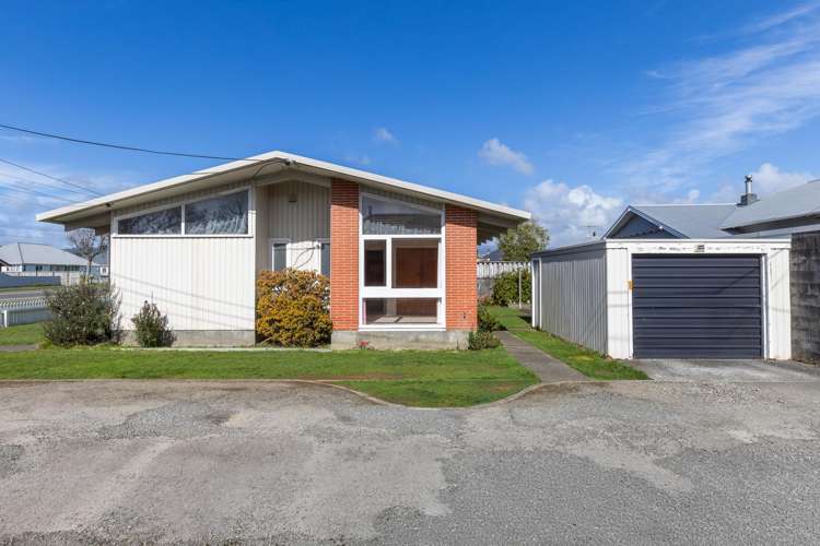 556 Queen Street East Levin_16