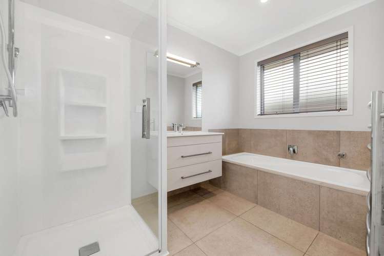 144 Eighth View Avenue Beachlands_16