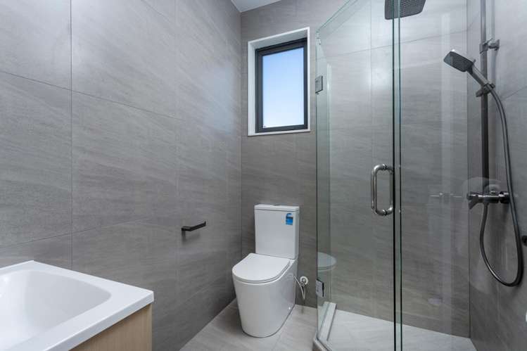 81B Ayton Drive Totara Vale_13