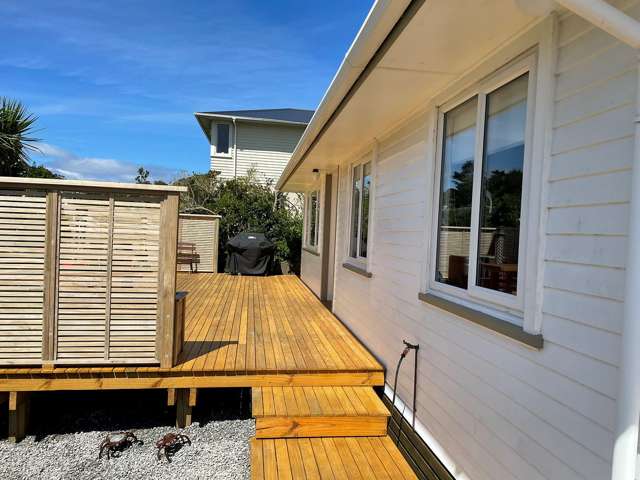 SUNNY, WARM, DRY, 3 BEDROOMS - NEWLANDS