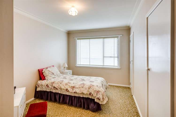 1204 Norfolk Crescent Mayfair_15