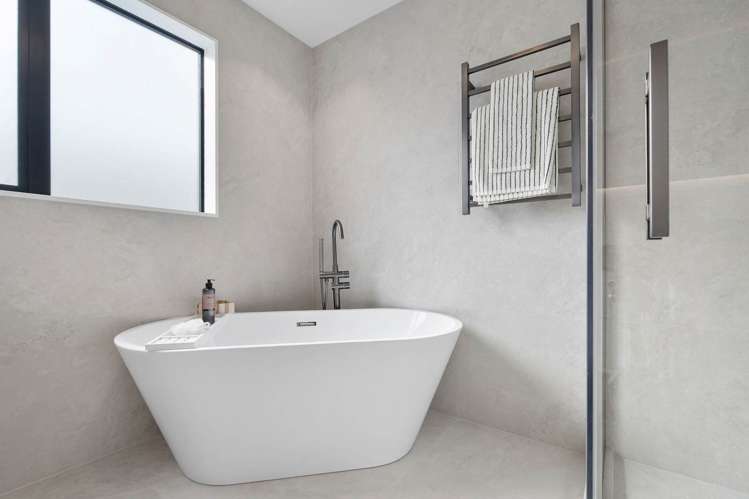 2/129 Arran Road Browns Bay_24