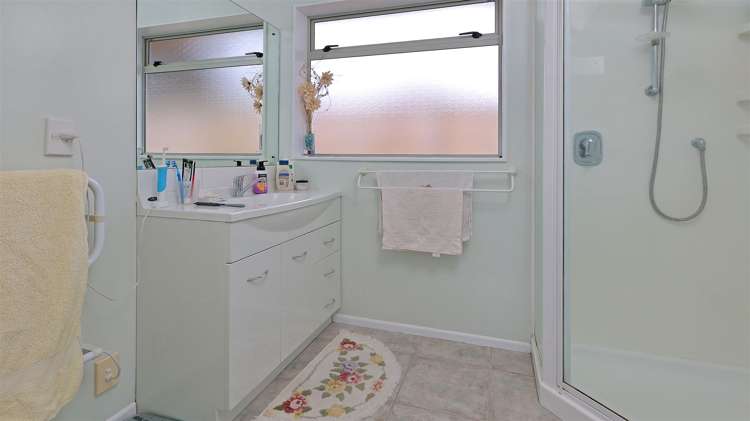 5 Somerton Rise Henderson_13