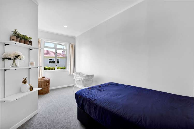 10 York Crescent Westown_11