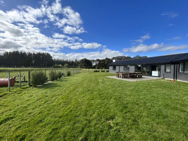 94 Reid Line East Feilding_14