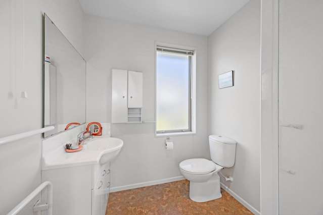 1/160 Breezes Road Wainoni_4