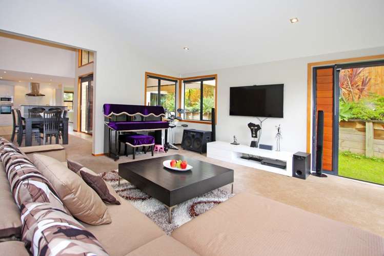 37 Gibbston Crescent Flat Bush_1