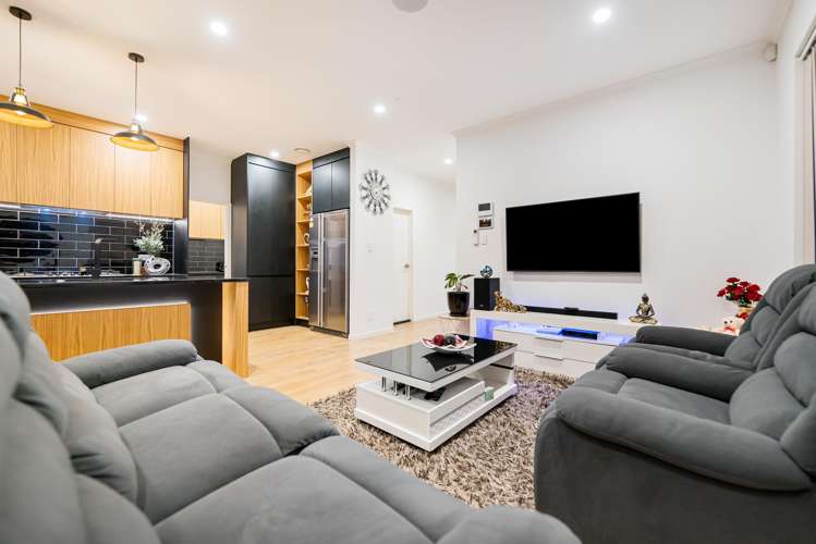 14 Matahae Drive Flat Bush_7