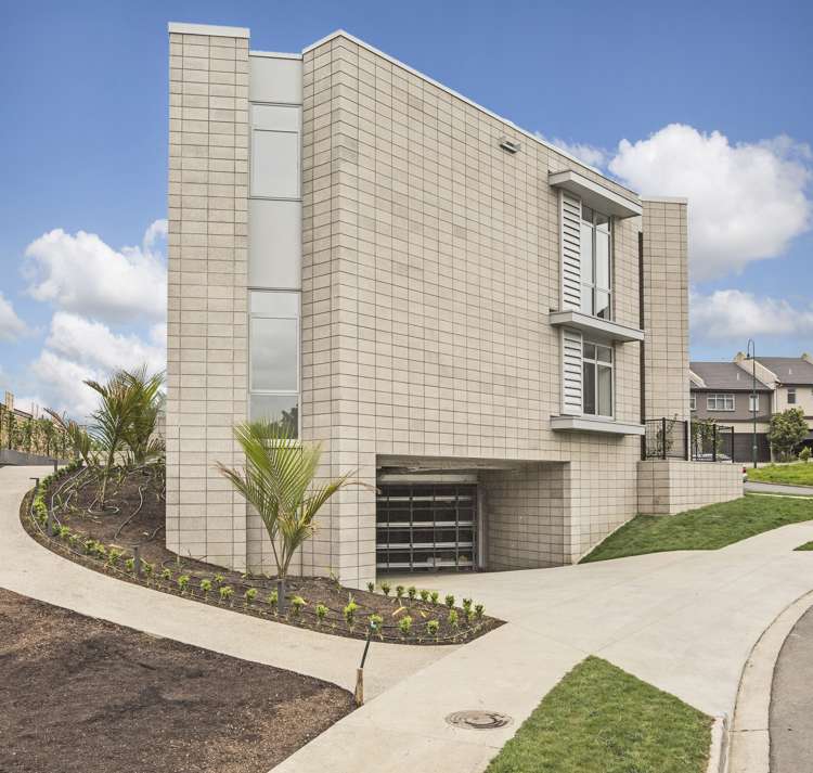 7 Bickerton Way Flat Bush_13