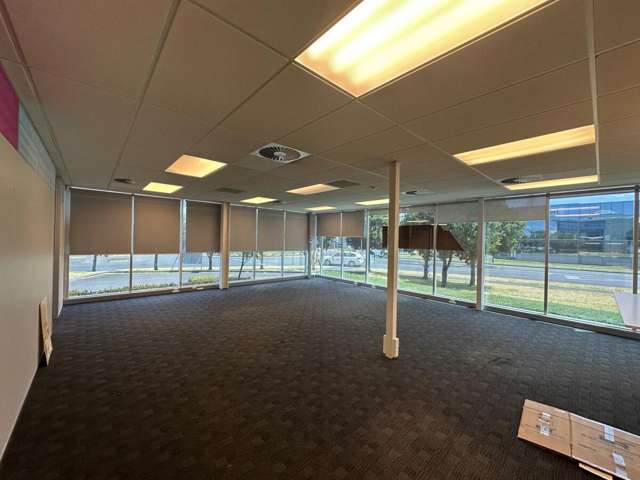 Ground Floor, 4 Pavilion Drive, Mangere Mangere_1