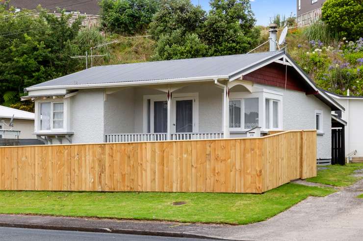 A roomy three-bedroom cottage on Lawrence Waitahuna Highway, in Lawrence, Clutha, sold this month for $390,000. Photo / Supplied