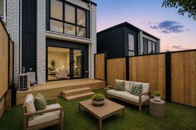 2&7/36 Thatcher Street_4