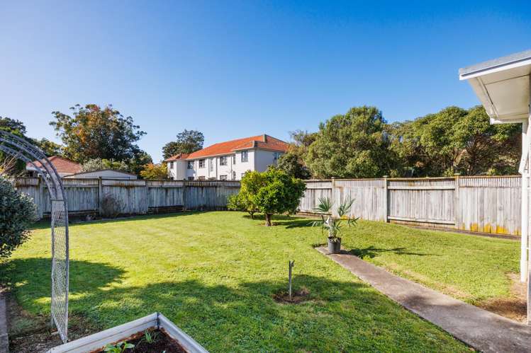6 Freyberg Street Roslyn_21