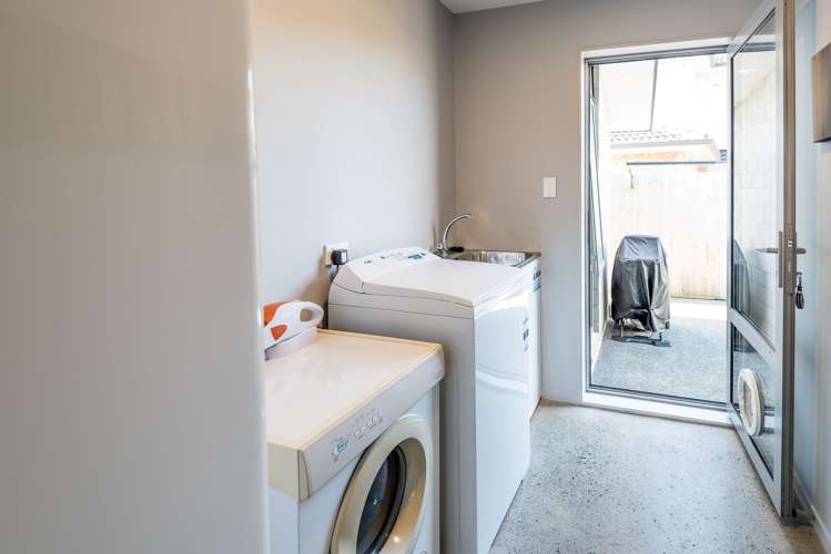 77 Intrepid Crescent Beachlands_21