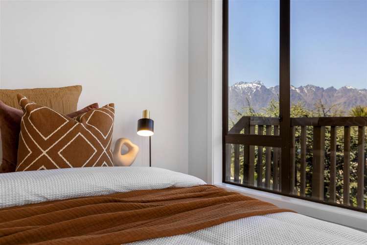 138b Wynyard Crescent Fernhill/Sunshine Bay_12