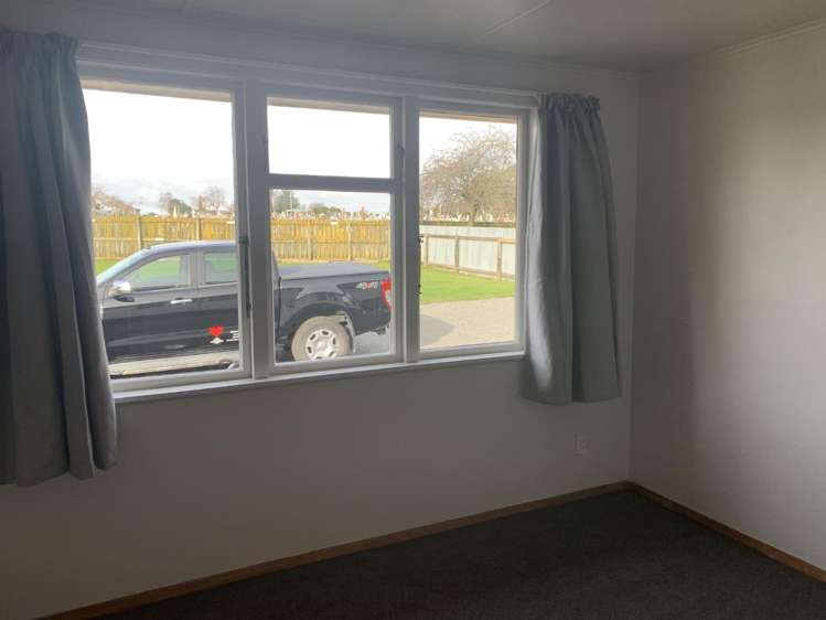 2 Chambers Crescent 2124_5