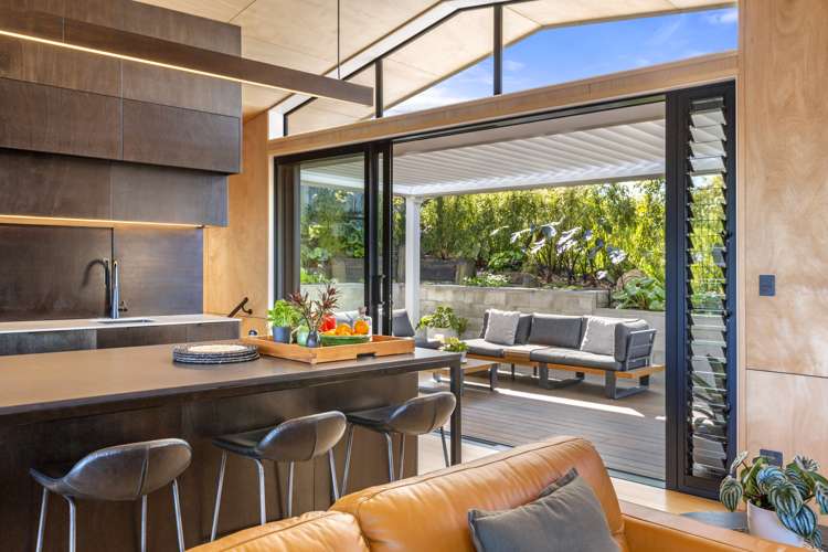 21 Point Street Raglan_20