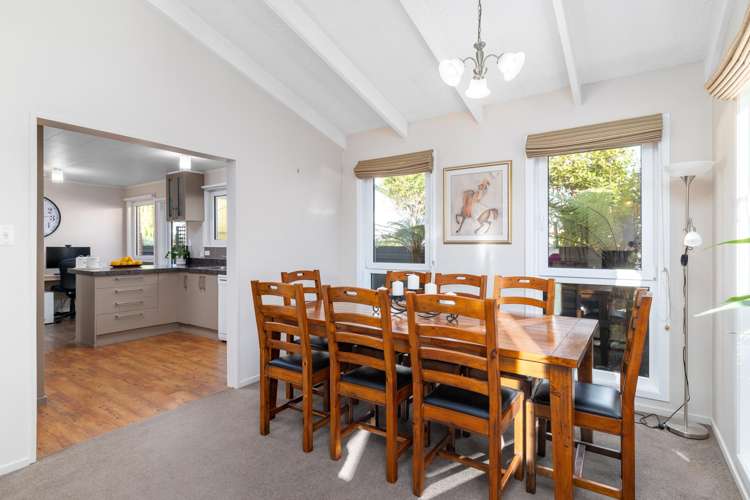 18 Delaware Crescent Russley_3