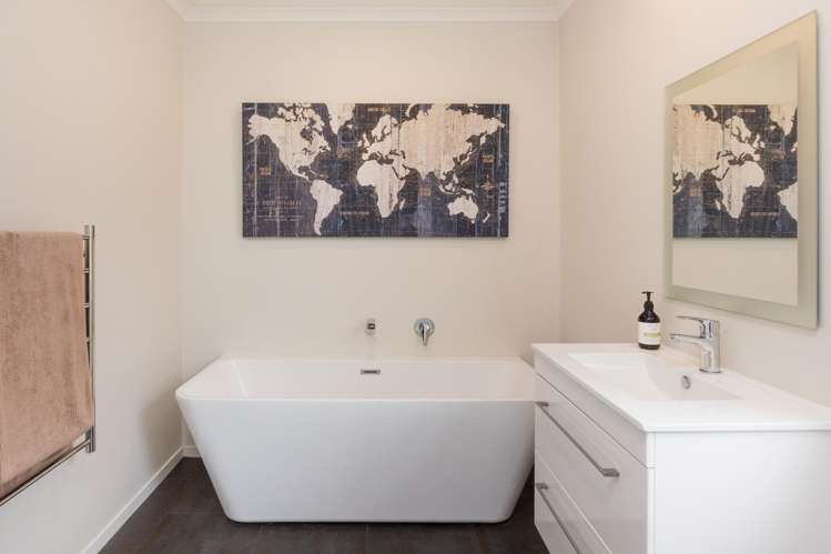 15 Coutts Way Fitzherbert_19