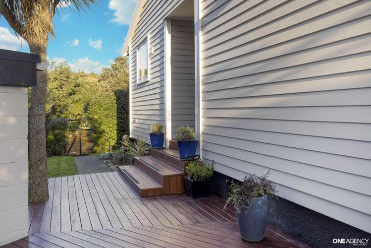 22 Bartlett Grove Tawa_17