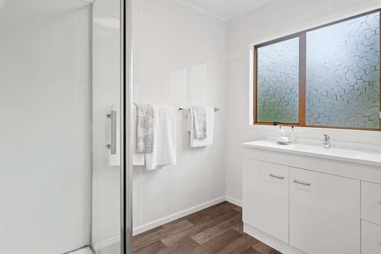 1/918 Beach Road Waiake_16