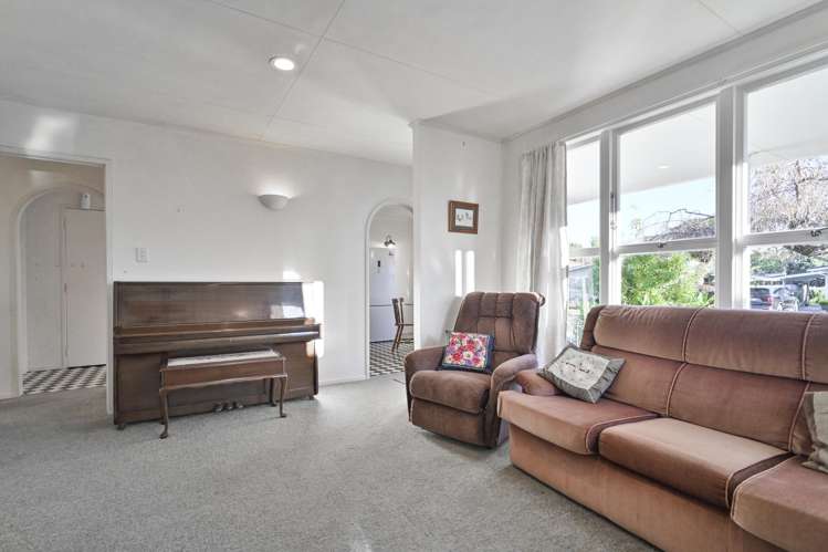 215 Sunnybank Crescent Camberley_9