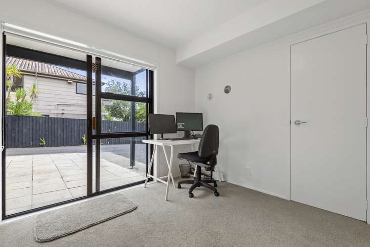 2/14a Commodore Parry Road Castor Bay_19