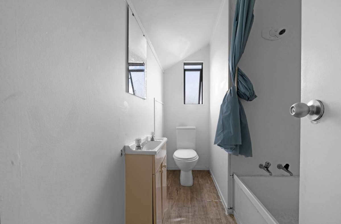 2/211 Weymouth Road_4