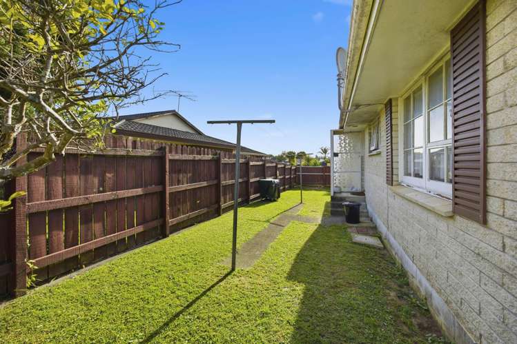 2/1 Raddock Place Farm Cove_13